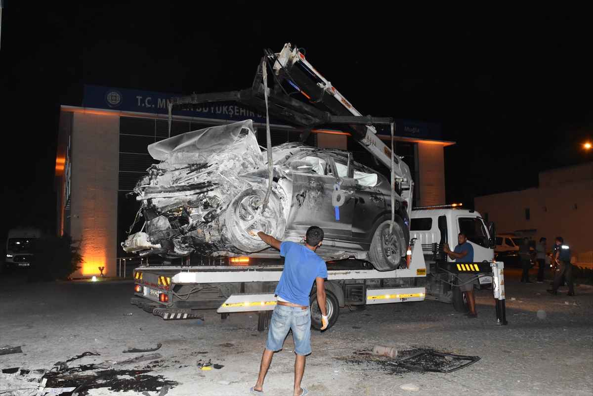 Muğla'da kontrolden çıkan cip demir toteme çarptı: 2 ölü, 3 yaralı
