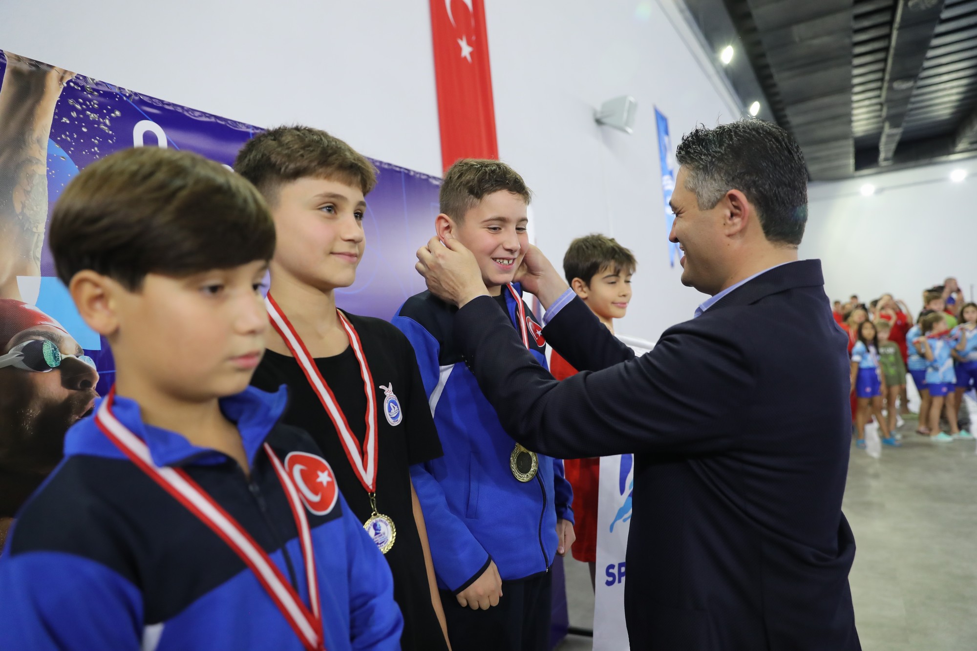 Geleceğin milli yüzücüleri Atatürk için kulaç attı