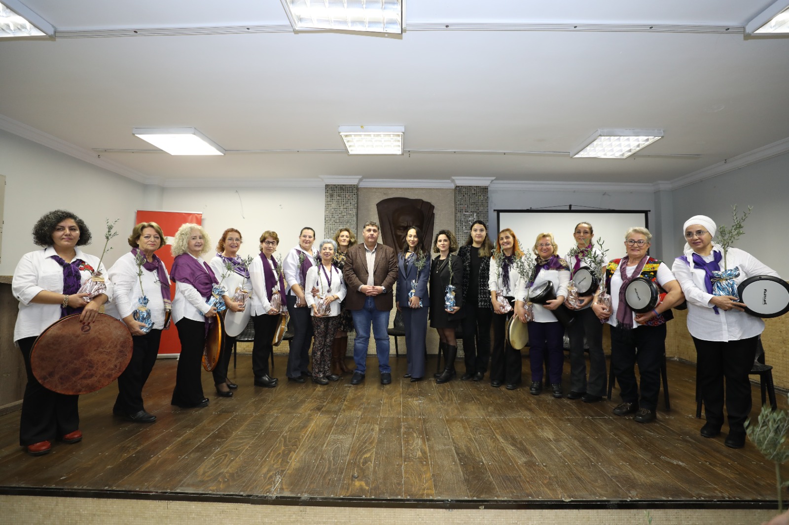 Menderes’te 'kadına şiddete karşı' panel