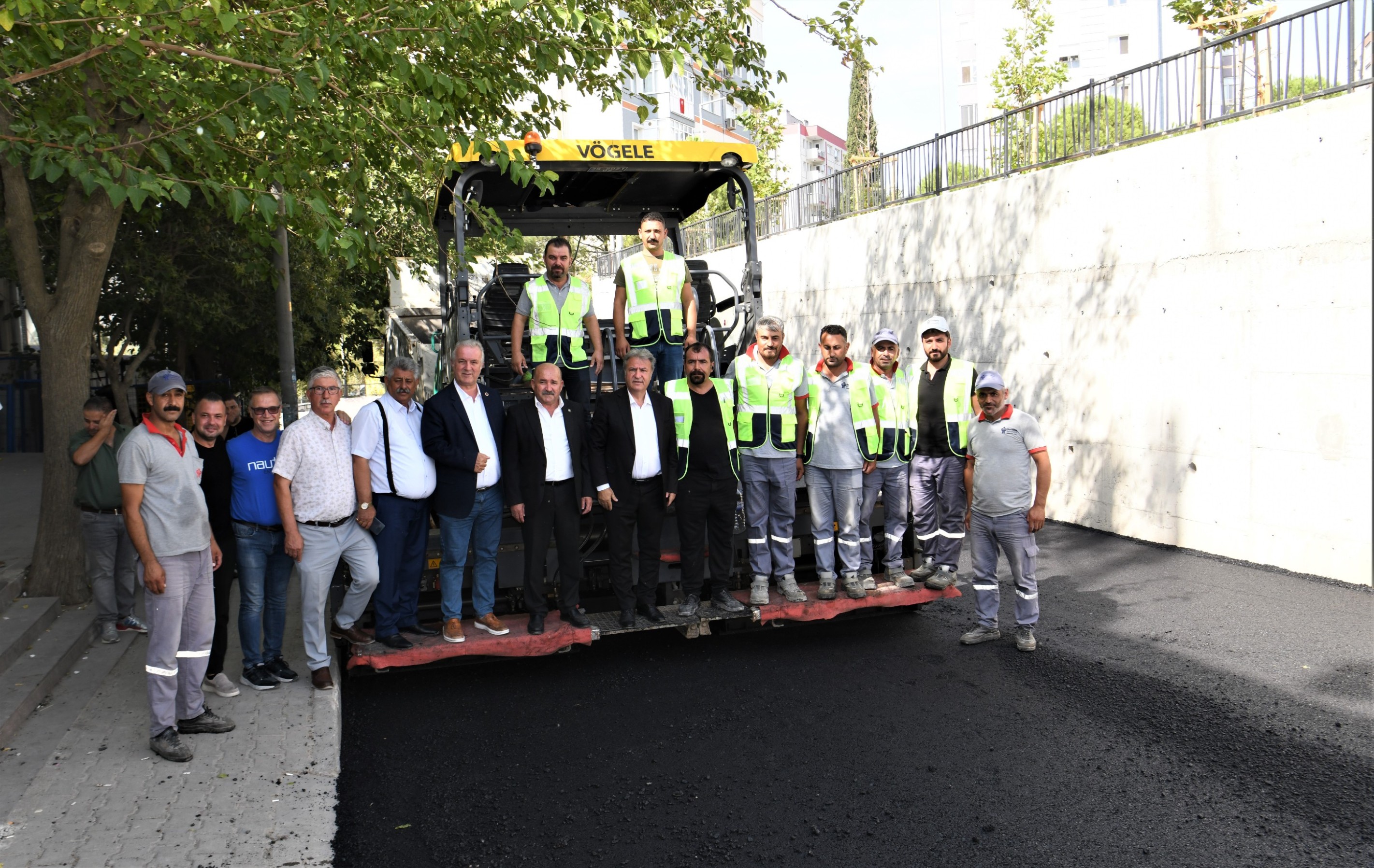 Bornova'da asfalt çalışmaları tam gaz!
