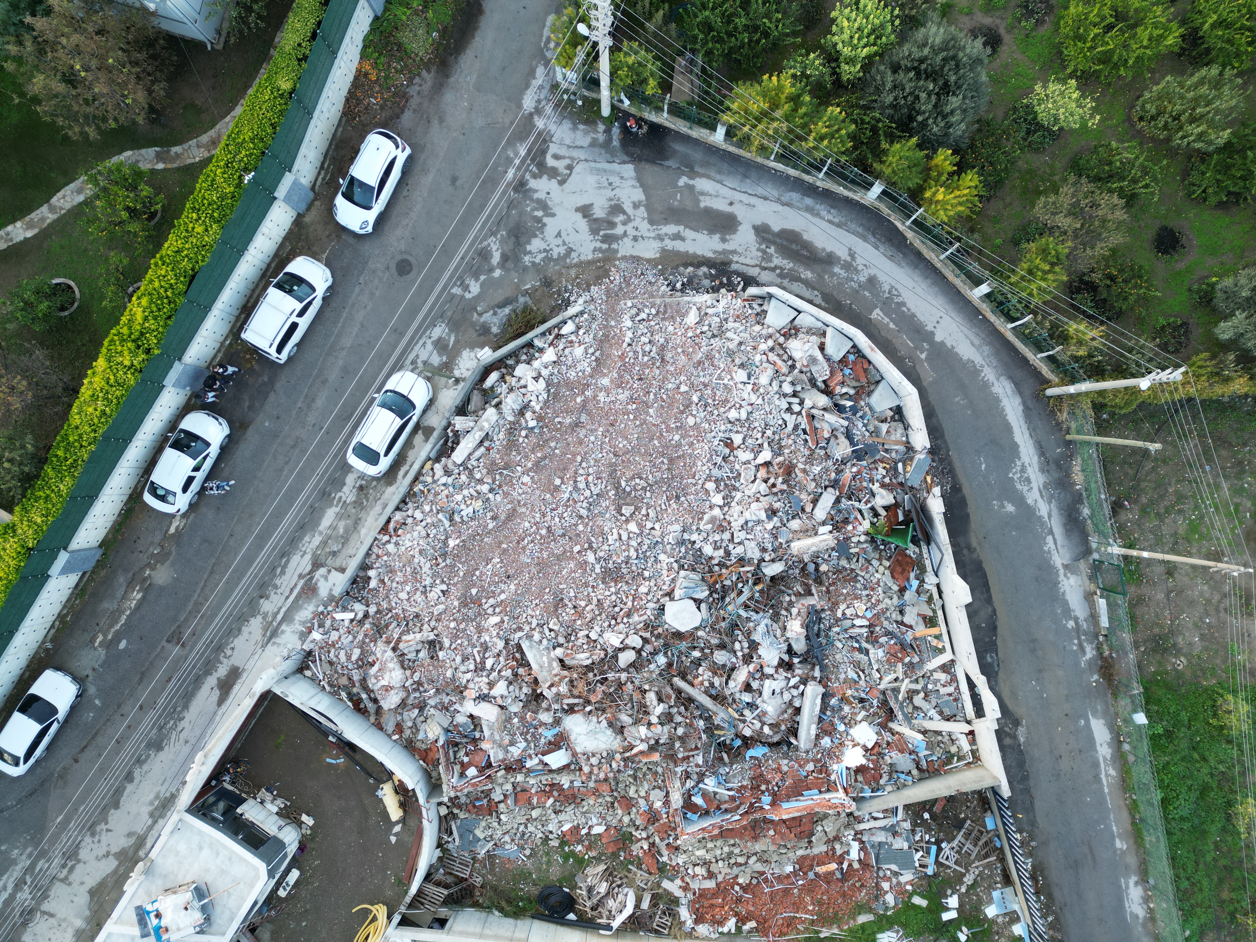Narlıdere'de kaçak yapıya geçit yok!