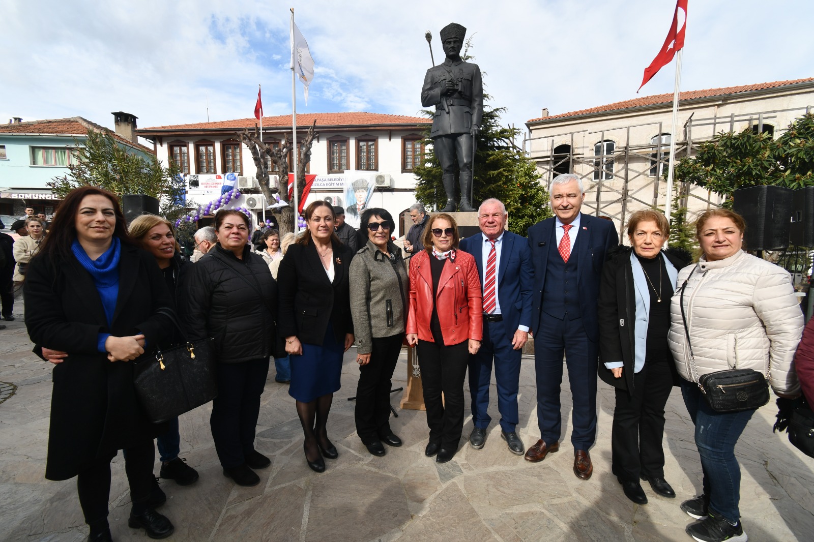 "Atatürk Çocukları Kütüphanesi”