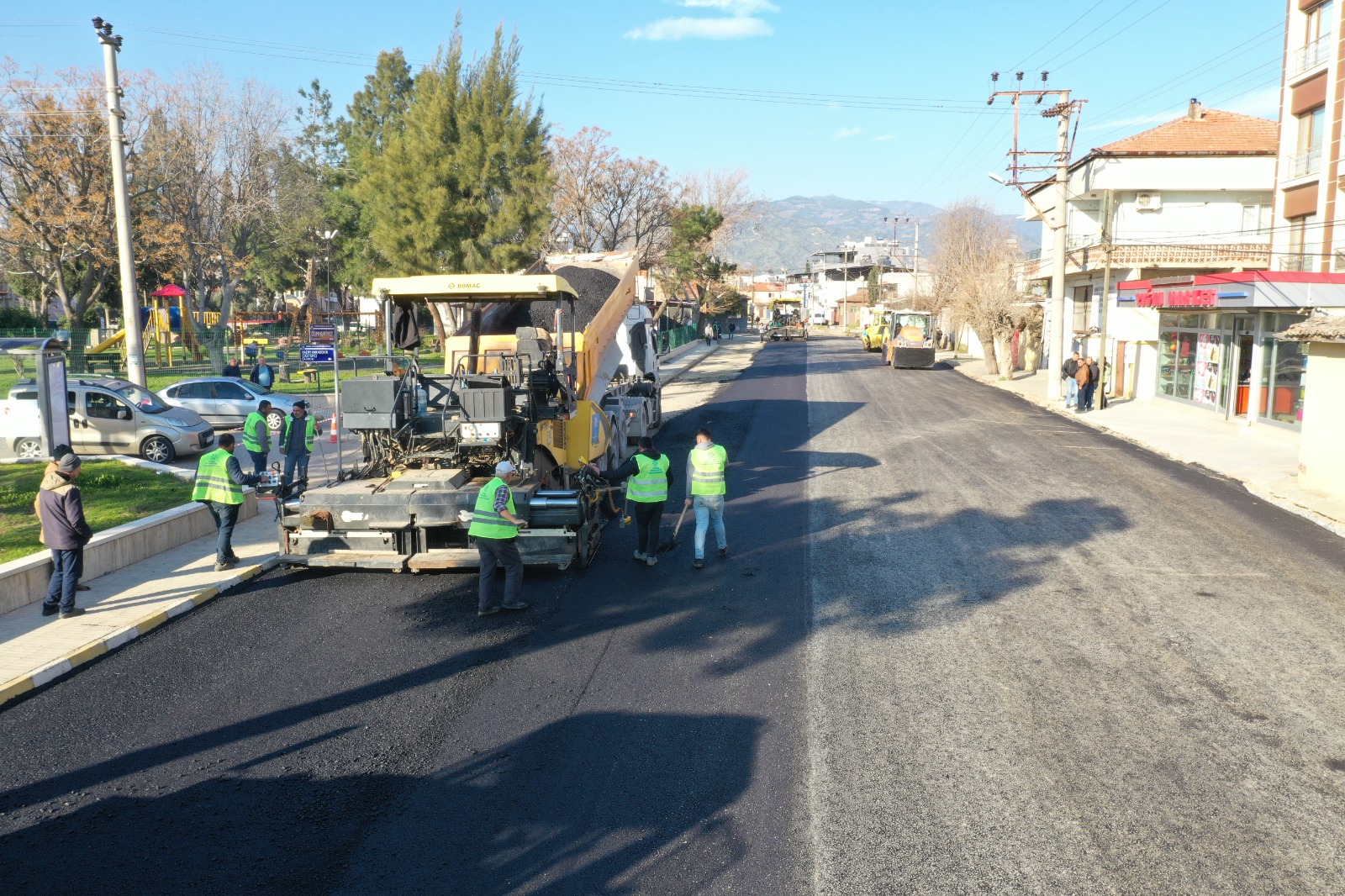 AYDIN BÜYÜKŞEHİR BELEDİYESİ EFELER CUMHURİYET CADDESİ’Nİ BAŞTAN SONA YENİLİYOR