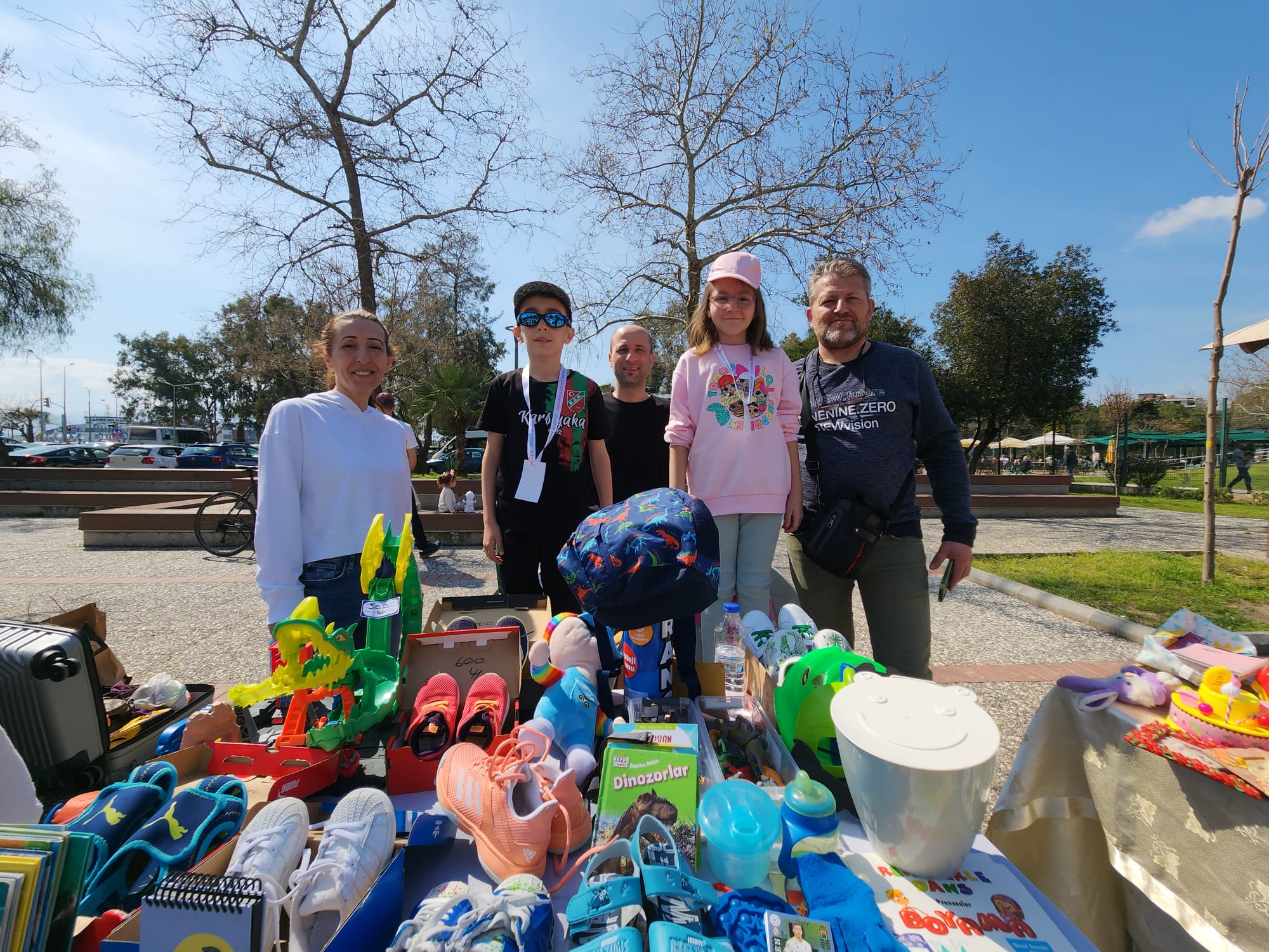 Karşıyakalı çocuklar 2. El Pazarı'nda buluştu
