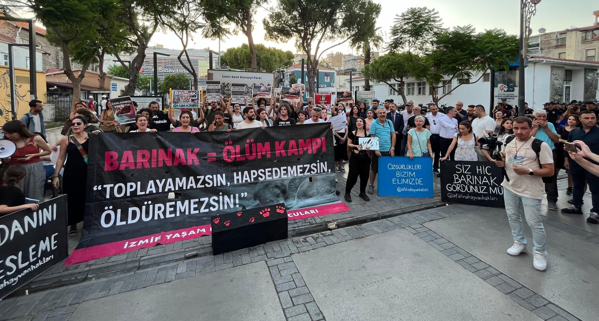 CHP İzmir’den hayvan hakları eylemlerine destek