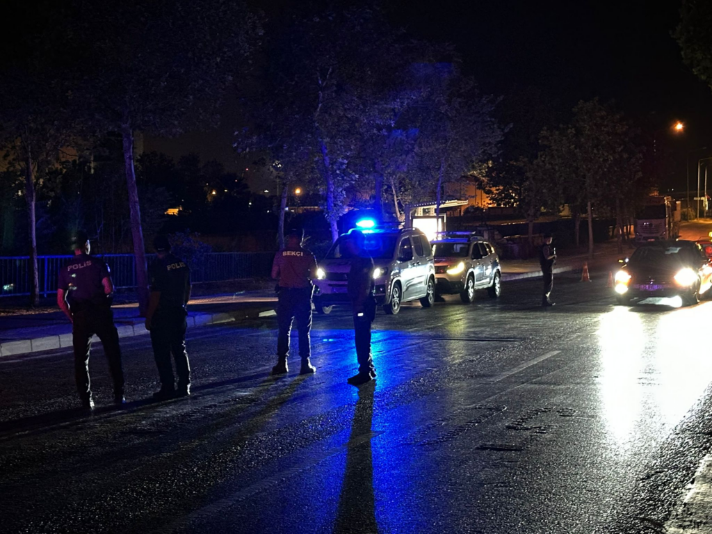 Bayraklı İlçe Emniyet Müdürlüğü Devriye Ekipler Amirliği İlçenin Huzuru İçin Çalışıyor