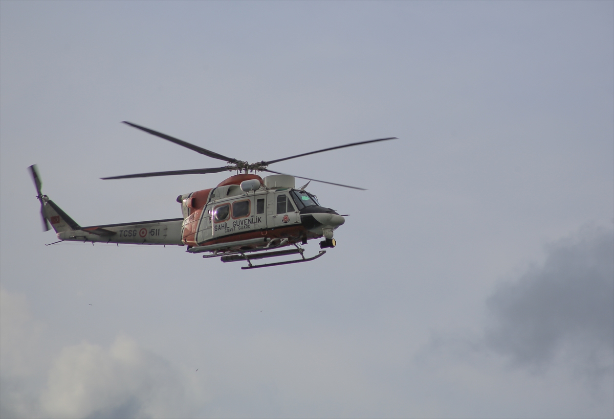 Muğla'da fırtınada teknesi kıyıya vuran balıkçı kayboldu