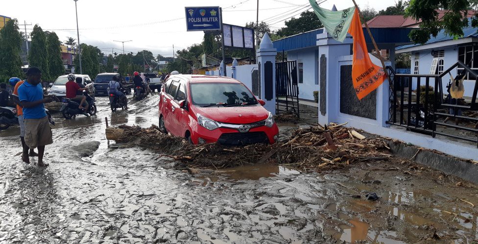 Endonezya'da sel felaketi: 63 ölü, 21 yaralı