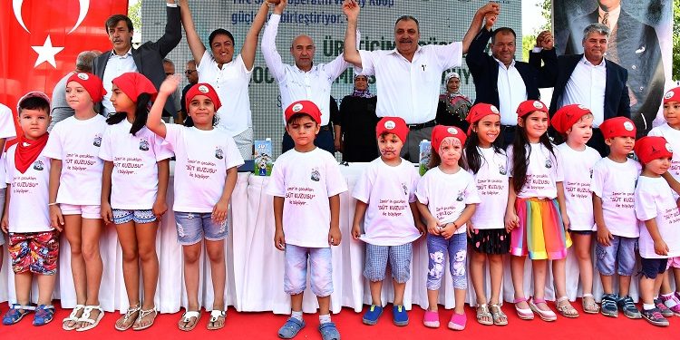 TİRELİ SÜT ÜRETİCİLERİNİN HAZİRAN AYI ALACAKLARI DAHİ ÖDENEMEDİ! TİRE SÜT KOOP BAŞKANI ESKİYÖRÜK, ÜRETİCİLERİN "NE ZAMAN ÖDEME YAPACAKSINIZ" SORULARINI "BÜYÜKŞEHİR'DEN ALACAĞIMIZ 21 MİLYONU AŞTI" ŞEKLİNDE YANITLIYOR...