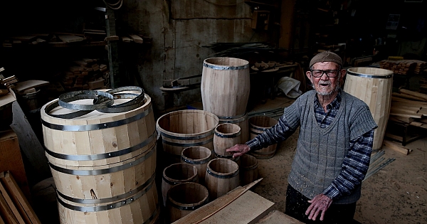 74 yıldır aralıksız fıçı yapıyor