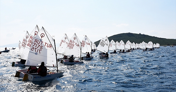 Muğla&#039;daki yelken yarışlarında renkli görüntüler oluştu