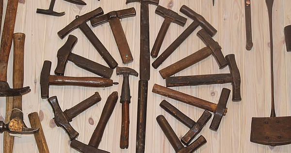 Türkiye&#039;nin ilk çekiç koleksiyonunu kurdu