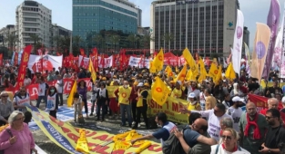 İzmir'de 1 Mayıs Coşkusu