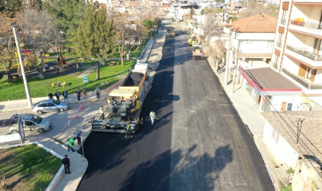 AYDIN BÜYÜKŞEHİR BELEDİYESİ EFELER CUMHURİYET CADDESİ’Nİ BAŞTAN SONA YENİLİYOR