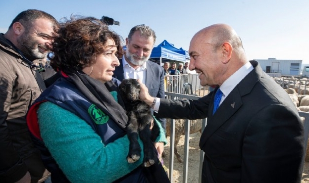 Soyer &#039;bu bir cumhuriyet devrimidir&#039; dedi... İzmir&#039;in umut sürüsü büyüyor