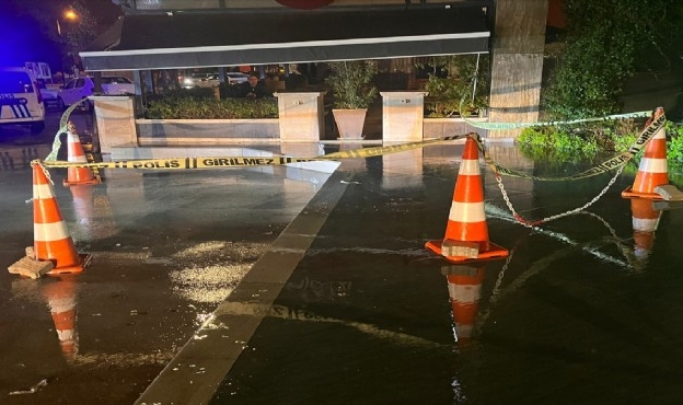 Alışveriş merkezinde kanlı kavga... Sopa darbesiyle hayatını kaybetti!