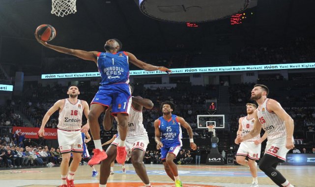 Anadolu Efes, Olympiakos’u devirdi