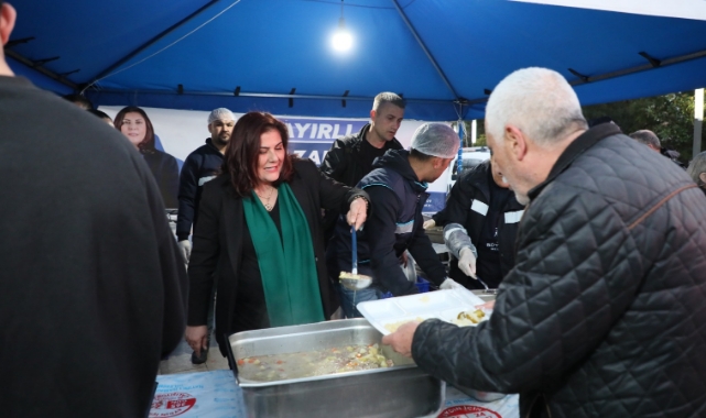 AYDIN BÜYÜKŞEHİR BELEDİYESİ KENTİN BİRÇOK NOKTASINDA İFTAR SOFRALARI KURMAYA DEVAM EDİYOR
