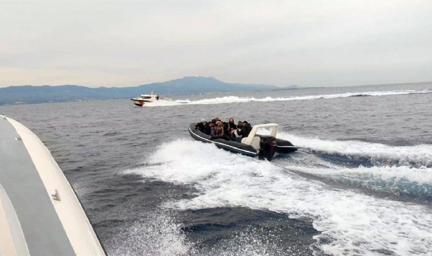 Ege&#039;de göçmen operasyonu: Sahil Güvenlik&#039;ten kaçamadılar!