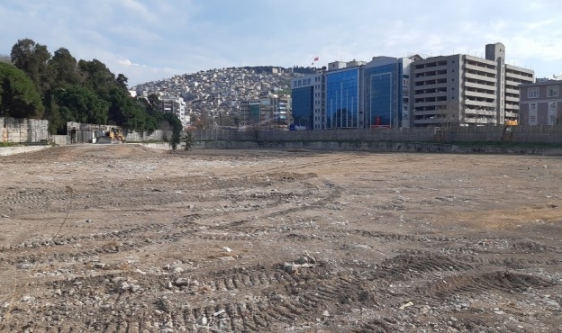 İzmir&#039;in utancı molozla örtüldü!