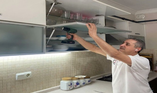 Karşıyaka&#039;da 65 yaş üstüne evde tamirat hizmeti