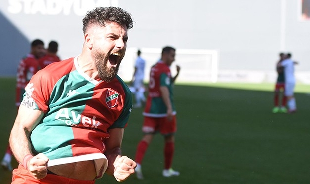 Karşıyaka&#039;da Enes kurtarıcı oldu!