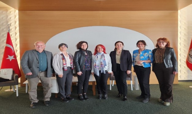 Karşıyaka&#039;da ‘Yaşlılara Saygı Haftası&#039; paneli