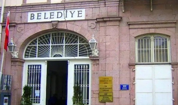 Büyükşehir’de yeni kriz... Müteahhitler kapıya dayandı!