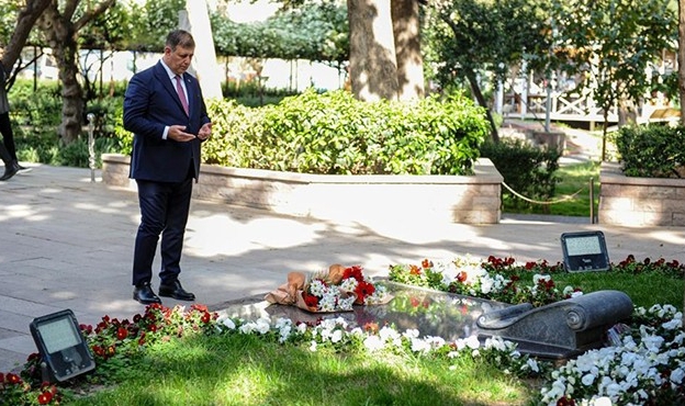 İlk ziyaret Zübeyde Ana’ya