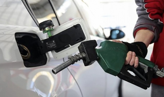 Araç sahiplerine müjde: Benzine ve motorine indirim!