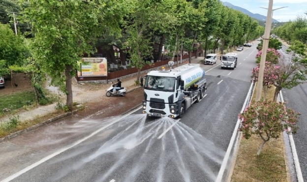Aydın Büyükşehir Belediyesi&#039;nden Kuşadası&#039;nda temizlik seferberliği