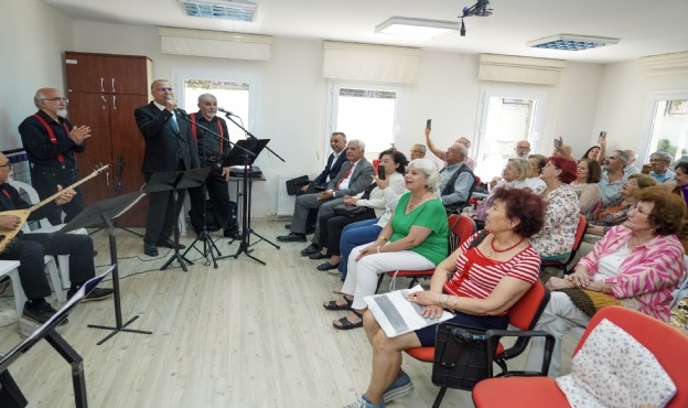 Çınarlar saz çaldı, Başkan Işık türkü söyledi