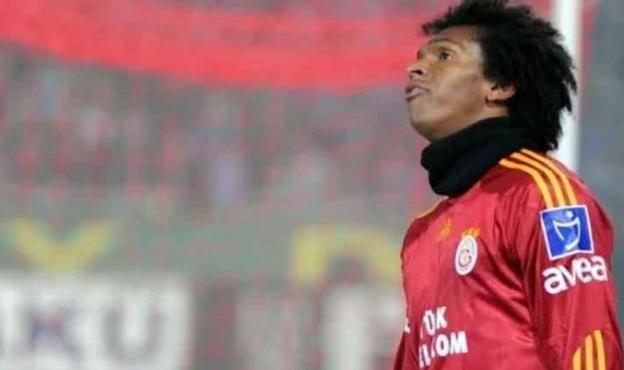 Galatasaray&#039;ın eski yıldızı ülkesinde tutuklandı!