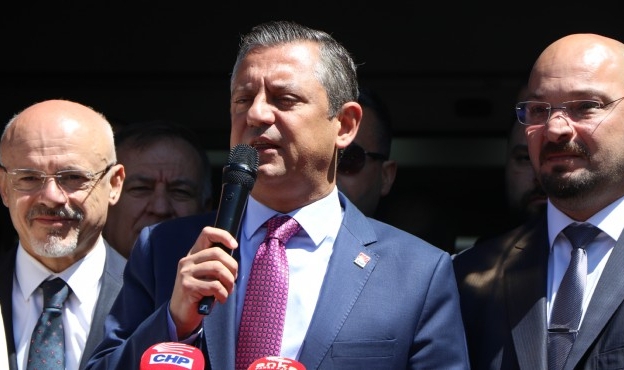 Özel&#039;den başkanlara &#039;anket&#039; mesajı: 6 ayda bir karne var!