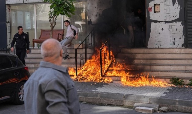 Tahliye kararı verildi... Kiracı binayı yakmaya çalıştı!