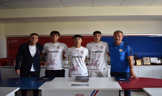 Altınordu&#039;da 3 gençten profesyonel imza
