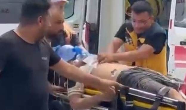 Kıyafetini temizlemek için kanala girdi... Canından oldu!