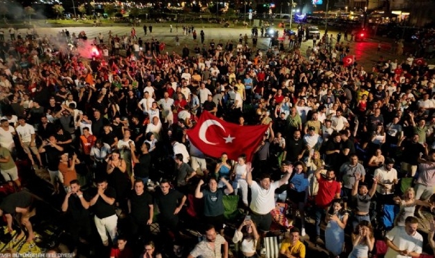 Milli Takım İzmirlileri sevindirdi