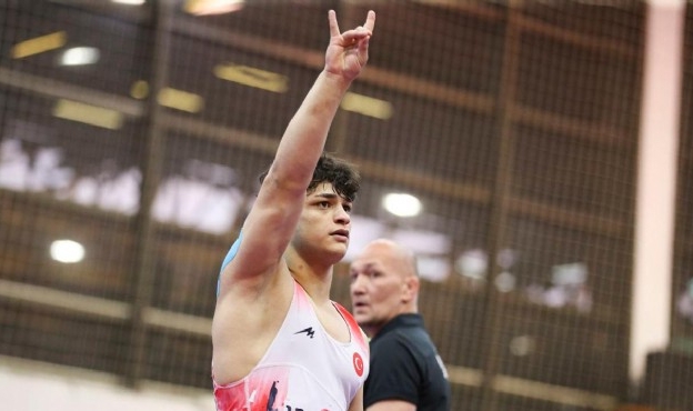 Avrupa şampiyonu oldu, galibiyeti &#039;bozkurt işareti&#039; ile kutladı