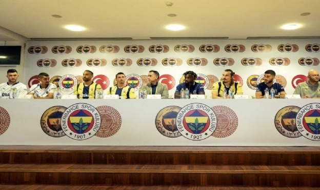 Fenerbahçe&#039;de 7 futbolcu için imza töreni