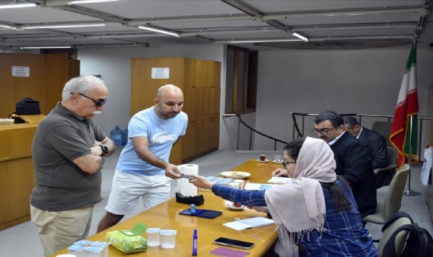 İzmir&#039;deki İranlılar oy kullandı