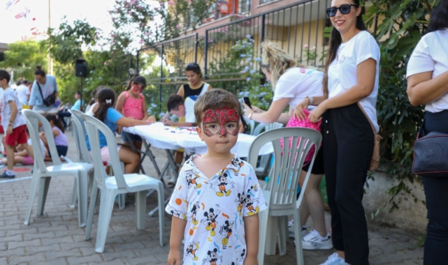 ‘Sokak Senin’ coşkusu Karşıyaka’yı sardı: Çocuk oyunları sanal dünyadan sokağa taşınıyor