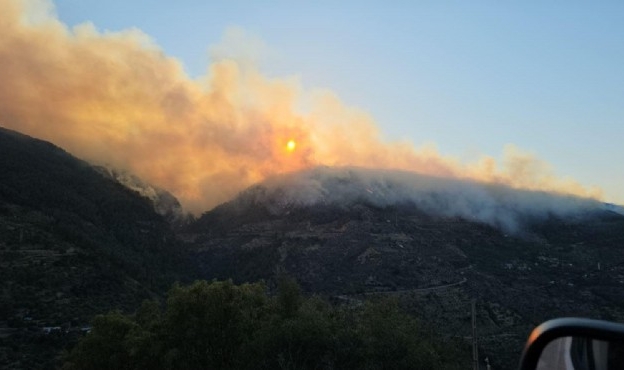 4 gündür yanıyor... Gördes&#039;teki yangına müdahale sürüyor!