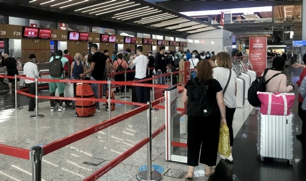 Afrika uçuşlarına maymun çiçeği takibi