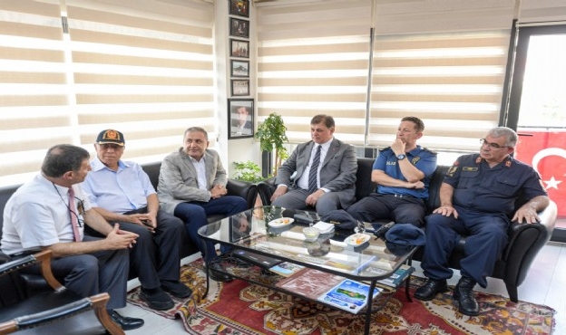 Başkan Tugay&#039;dan gazi ve şehit yakınlarına ziyaret