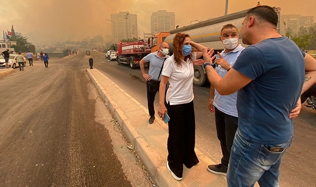 Başkan Ünsal yangın yerinde: Teyakkuz halindeyiz!