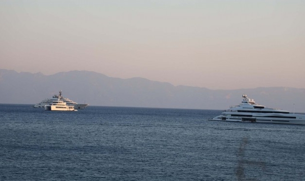 Bill Gates ve Arap şeyhi Ege&#039;ye demir attı!