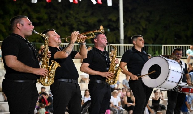 Çamdibi Atatürk Parkı&#039;nda Bando Balkan rüzgarı
