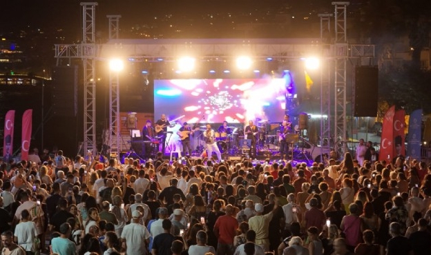 Çerçioğlu ve Günel’den Kuşadası’nda yaz konseri