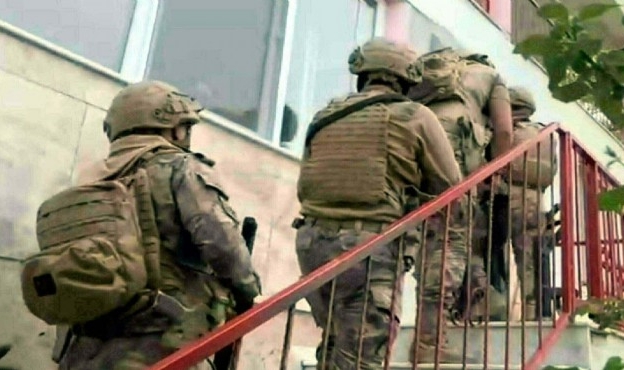 İzmir merkezli FETÖ&#039;ye &#039;ByLock&#039; baskını!